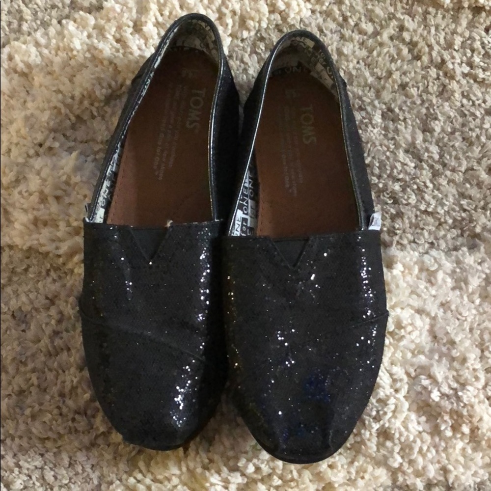 Black glitter toms